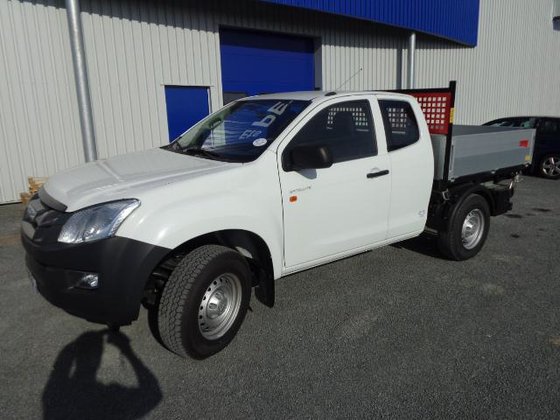 Isuzu D-MAX in Saint-Jean-de-Linières, France