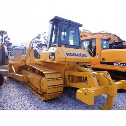 Komatsu D65-12 in Queenstown, South