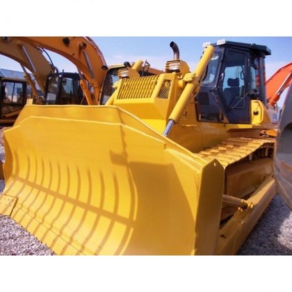 Komatsu D65-12 in Queenstown, South