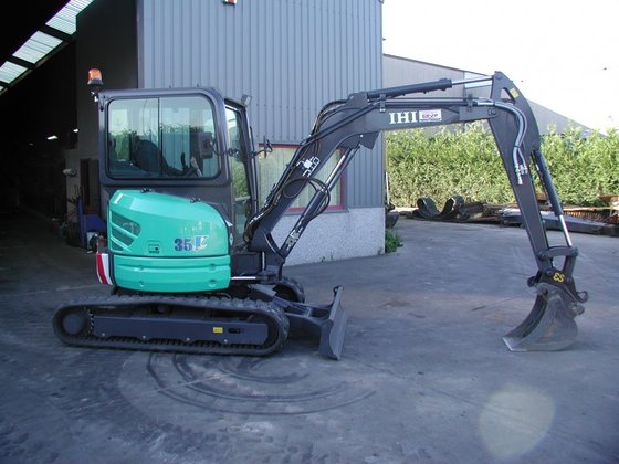 IHI 35V4 in Zedelgem, Belgium