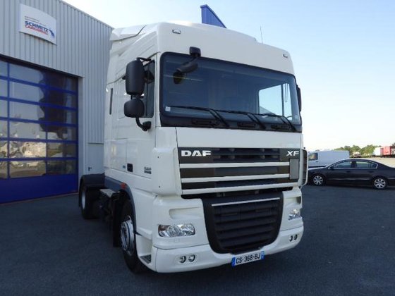 DAF XF105 in Saint-Jean-de-Linières, France
