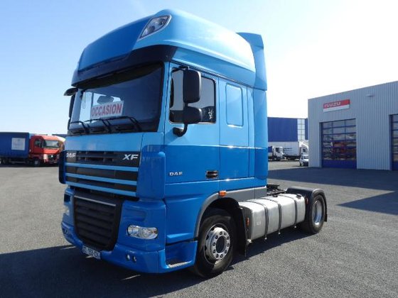DAF XF105 in Saint-Jean-de-Linières, France