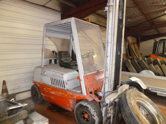1982 Linde H30DF in Villemandeur,