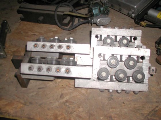 DOUBLE 10-ROLL WIRE STRAIGHTENER in