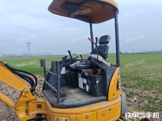 2015 KOMATSU PC30MR-3