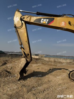 2016 年 CAT 320D2L