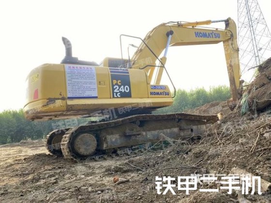 2019 年 Komatsu PC240LC-8M0