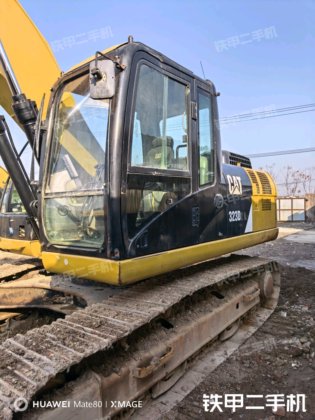2017 年 CAT 323D2L