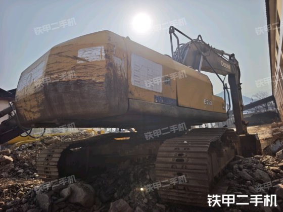 2014年ジョンディア E210LC