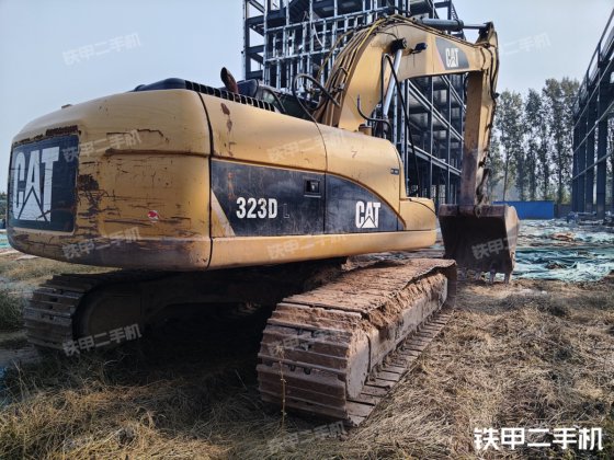 2012 年 CAT 323DL