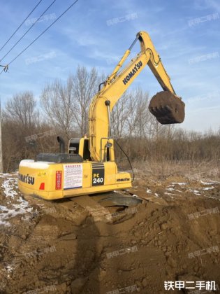 2016コマツPC240LC-8M0