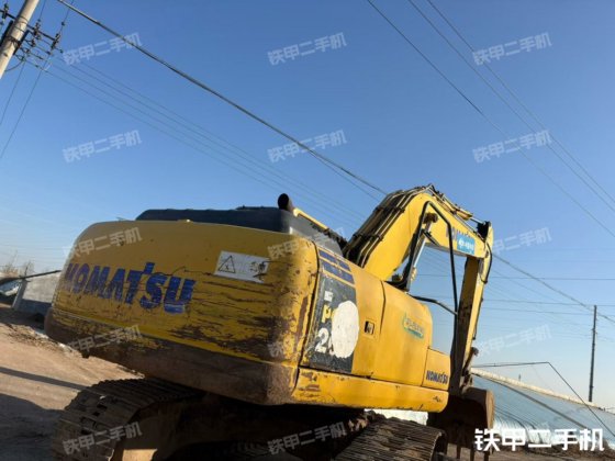 2013年コマツPC200-8M0