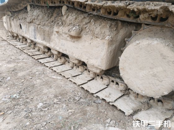 2013年コマツPC200-8M0