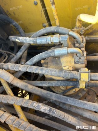 2013年コマツPC200-8M0