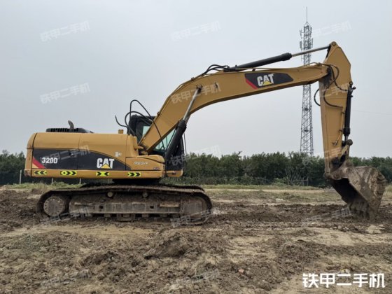 2016 年 CAT 320D2L