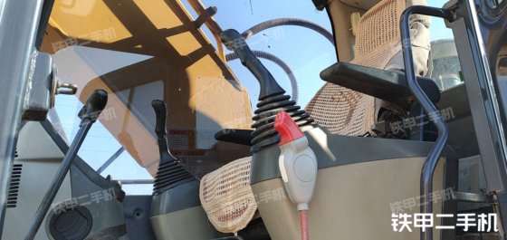 2016コマツPC240LC-8M0