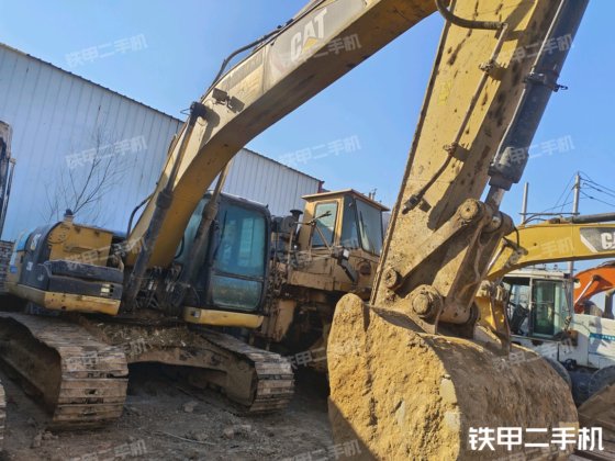 2010 年 CAT 320D
