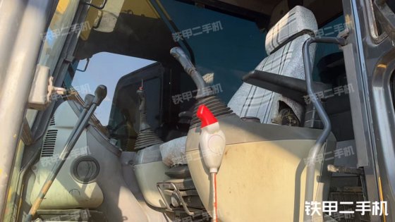 2016コマツPC240LC-8M0