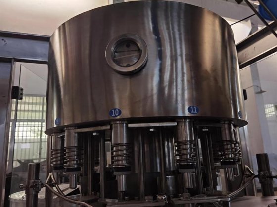 三合一纯净矿泉水自动灌装旋盖包装机