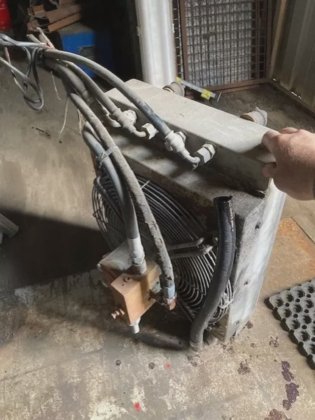 O&K Oliekoeler met ventilator voor