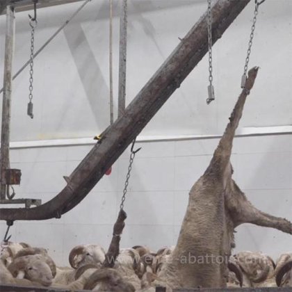 智能屠宰解决方案 简单易操作的绵羊/山羊放血坡提升机 用于绵羊屠宰场的机器