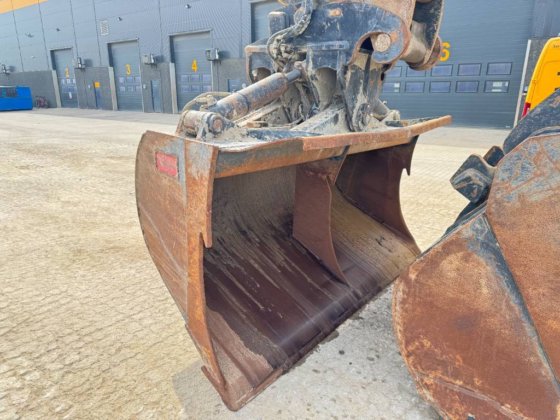 2020 Liebherr R945
