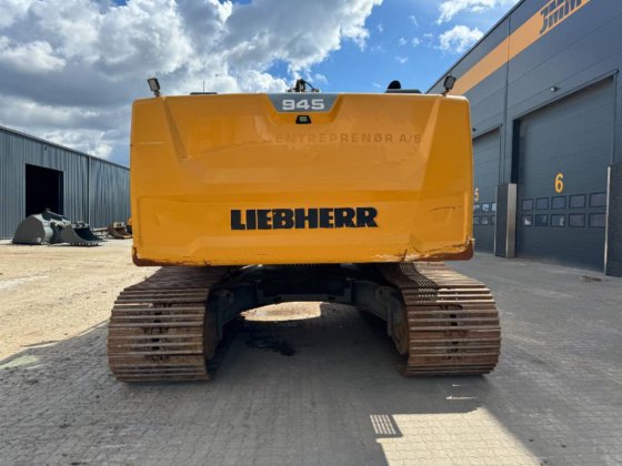 2020 Liebherr R945
