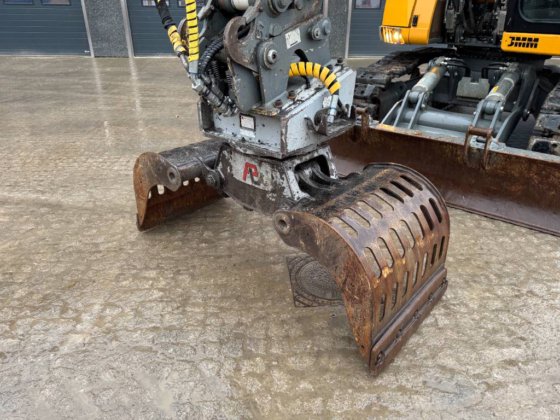2019 Liebherr R914
