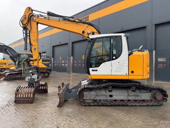 2019 Liebherr R914