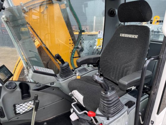 2019 Liebherr R914