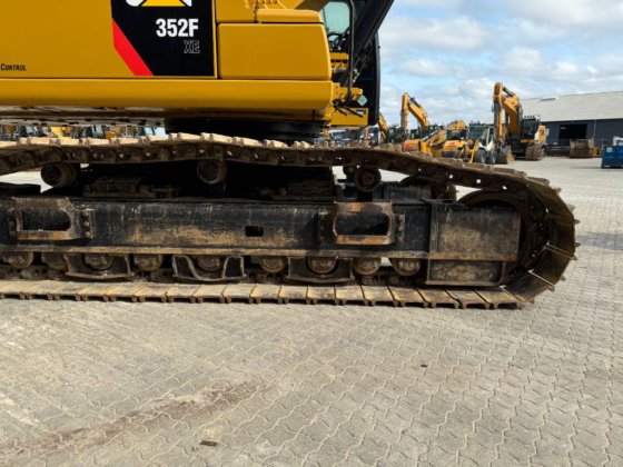 2017 CAT 352 FXE
