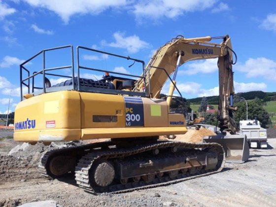 KOMATSU PC300LC-8