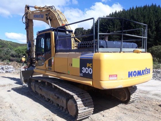 KOMATSU PC300LC-8