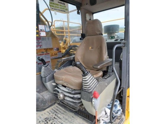 2012 KOMATSU PC270LC-8