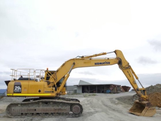 2012 KOMATSU PC270LC-8