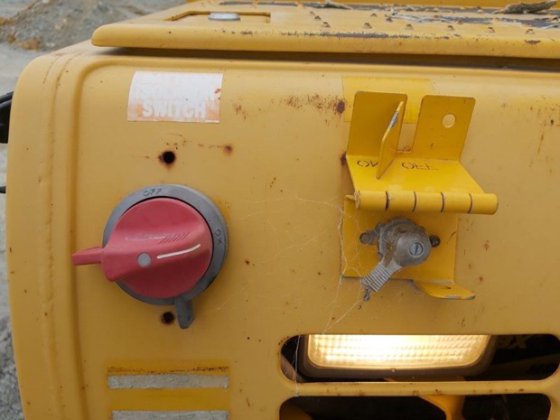 2012 KOMATSU PC270LC-8