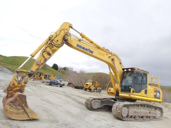 2012 KOMATSU PC270LC-8