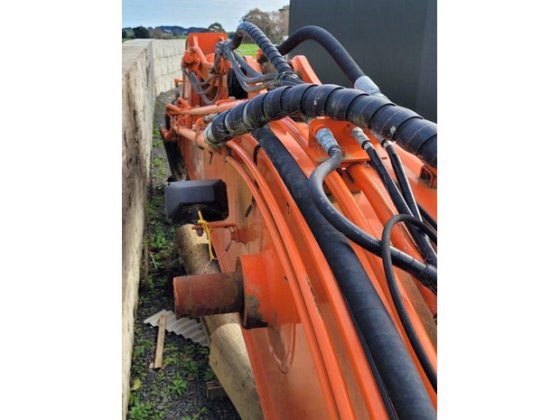 2017 HITACHI ZX200-5B
