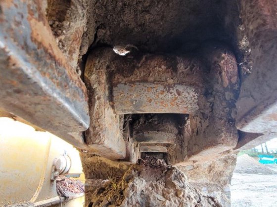 2011 JOHN DEERE 700J