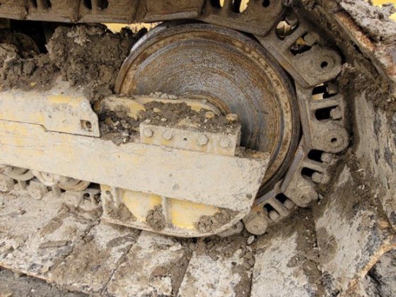 2011 JOHN DEERE 700J