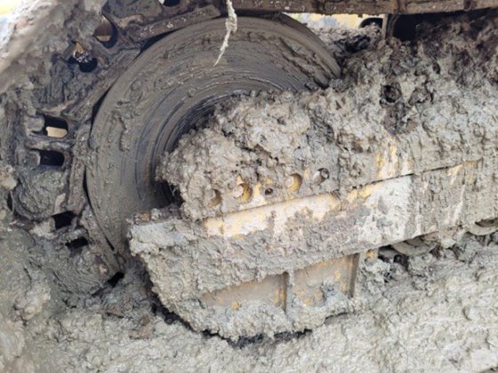 2011 JOHN DEERE 700J