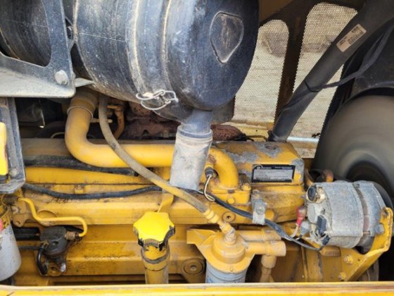 2011 JOHN DEERE 700J