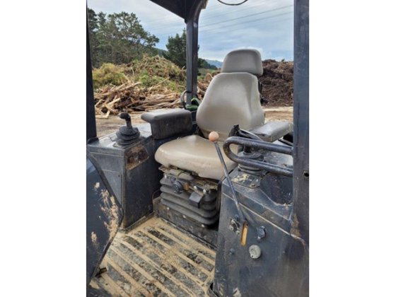 2011 JOHN DEERE 700J