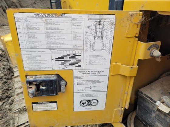 2011 JOHN DEERE 700J