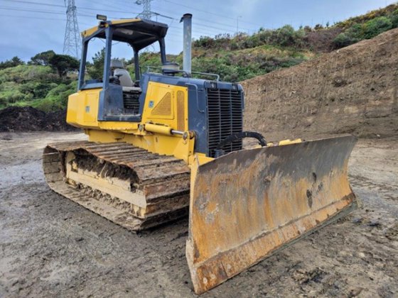 2011 JOHN DEERE 700J