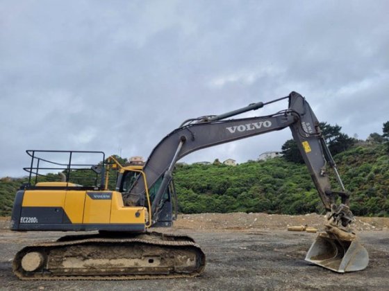 2016 VOLVO EC220DL