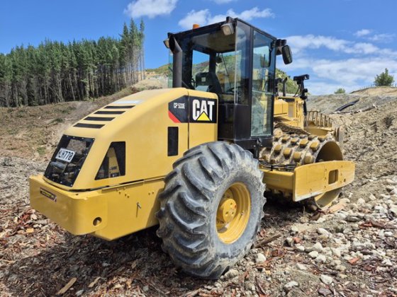 2012 CATERPILLAR CP533 E