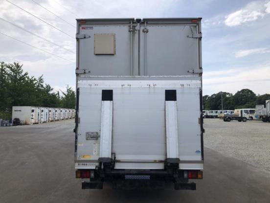 2014 いすゞ　エルフ