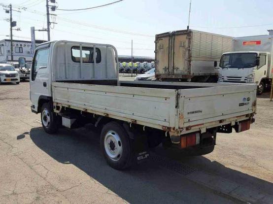 2013 いすゞ　エルフ