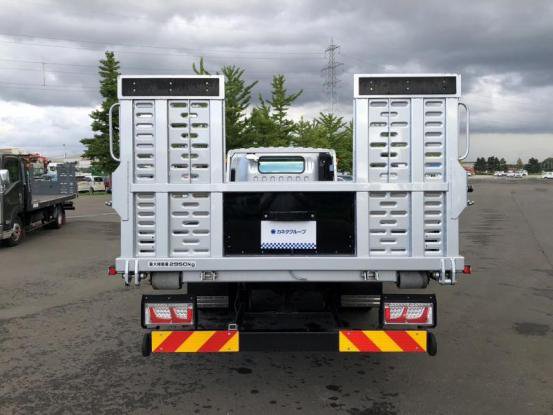 2022 いすゞ　エルフ